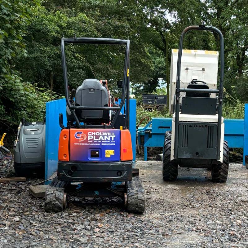 Mini Digger 1.85 ton zero-tailed swing - Image 2