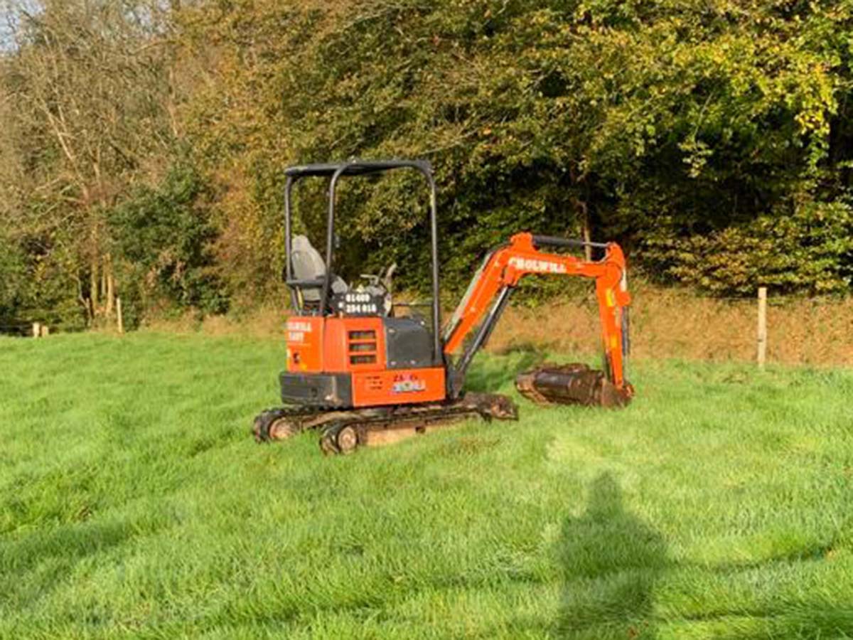 Mini Digger 1.85 ton zero-tailed swing - Image 3